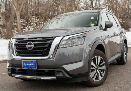 2025 Nissan Pathfinder SL
