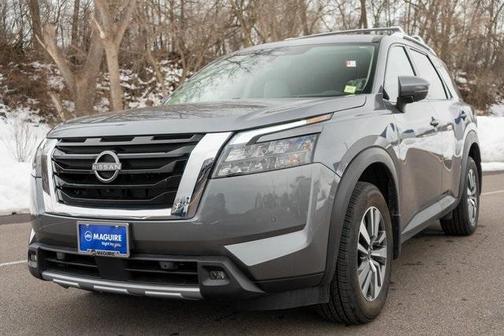 2025 Nissan Pathfinder SL