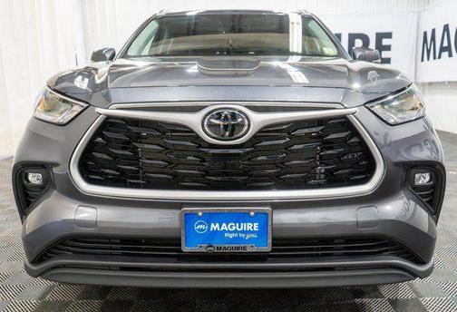 Magnetic Gray Metallic 2023 Toyota Highlander XLE