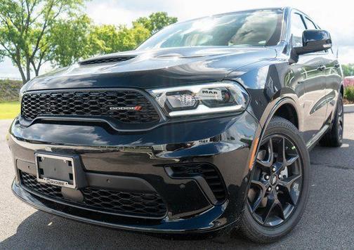 DB Black Crystal Clearcoat 2026 Dodge Durango GT Plus HEMI V8
