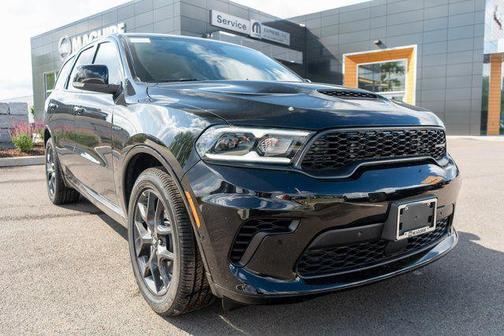 DB Black Crystal Clearcoat 2026 Dodge Durango GT Plus HEMI V8