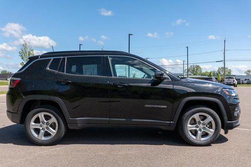 Diamond Black 2023 Jeep Compass Latitude