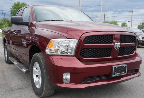 Photo 4 of 18 of 2019 RAM 1500 Classic Express