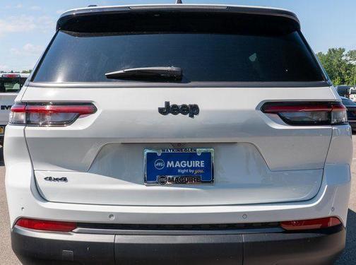 Bright White Clearcoat 2026 Jeep Grand Cherokee L Laredo