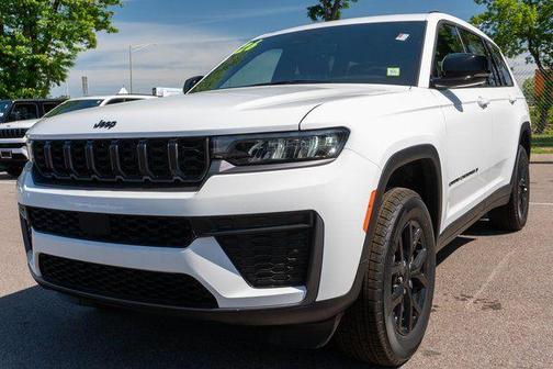 Bright White Clearcoat 2026 Jeep Grand Cherokee L Laredo