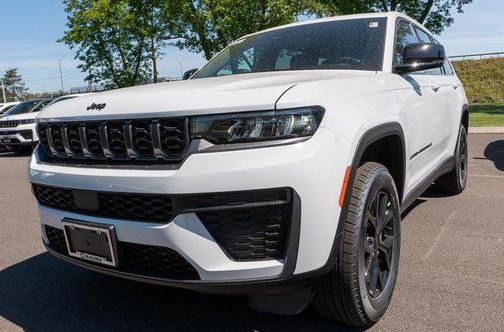 Bright White Clearcoat 2026 Jeep Grand Cherokee L Laredo
