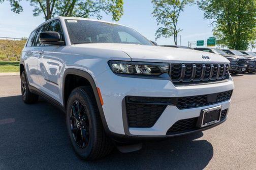 Bright White Clearcoat 2026 Jeep Grand Cherokee L Laredo