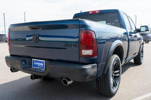 Patriot Blue Pearlcoat 2021 RAM 1500 Classic SLT