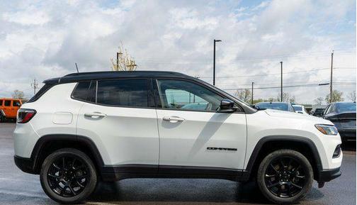 Bright White Clearcoat 2023 Jeep Compass Altitude