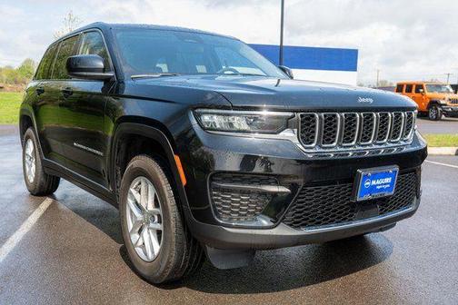 Diamond Black 2023 Jeep Grand Cherokee Laredo