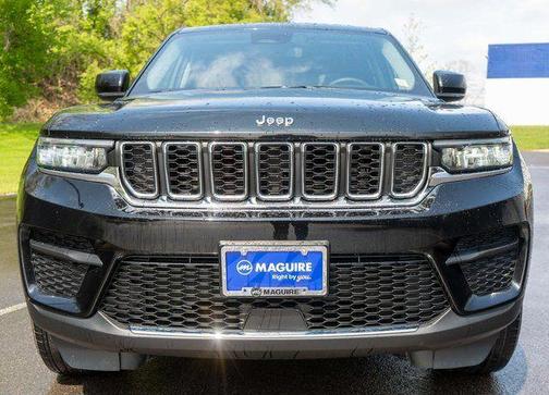 Diamond Black 2023 Jeep Grand Cherokee Laredo