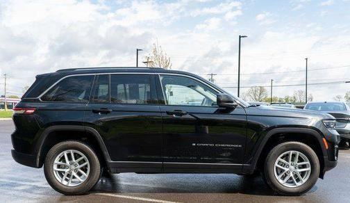 Diamond Black 2023 Jeep Grand Cherokee Laredo