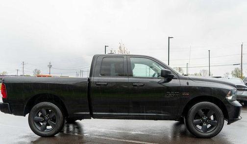 Brilliant Black Crystal Pearlcoat 2018 RAM 1500 Express
