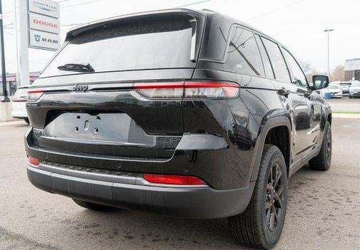 Diamond Black 2026 Jeep Grand Cherokee Laredo