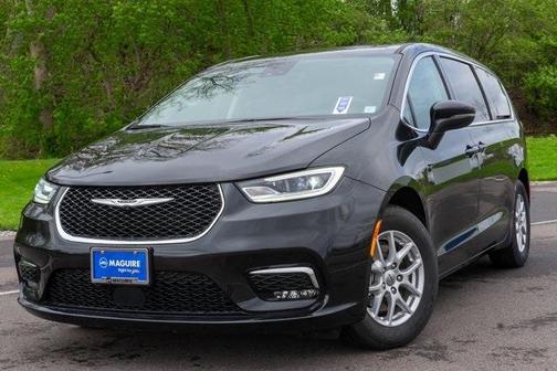 2023 Chrysler Pacifica Touring-L