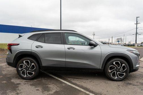 Sterling Gray Metallic 2025 Chevrolet Trax 2RS