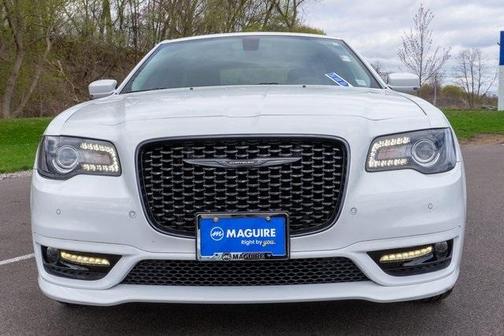 2023 Chrysler 300 Touring L