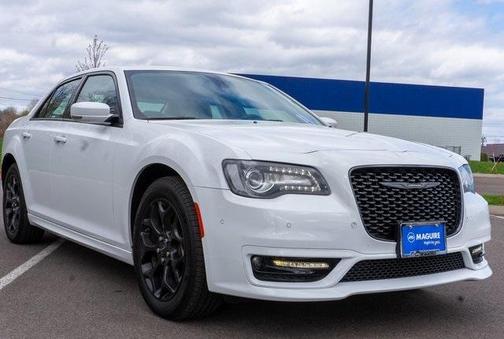 2023 Chrysler 300 Touring L
