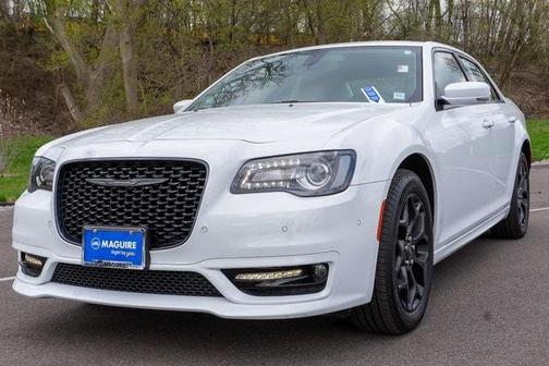 2023 Chrysler 300 Touring L