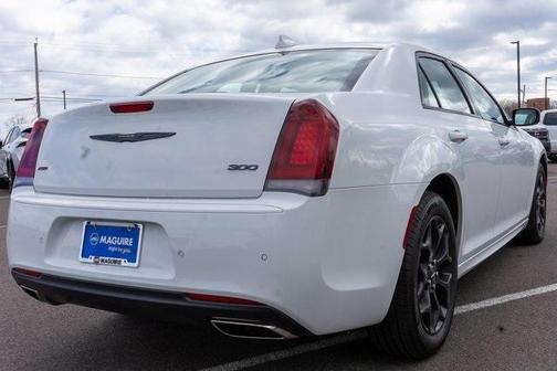 2023 Chrysler 300 Touring L