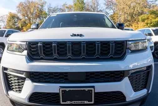 Bright White Clearcoat 2027 Jeep Grand Cherokee L Limited