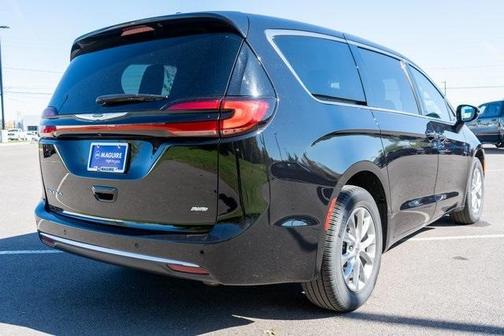 2024 Chrysler Pacifica Touring-L
