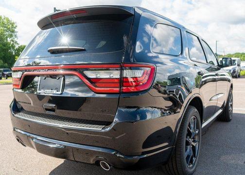 DB Black Crystal Clearcoat 2026 Dodge Durango GT Plus HEMI V8