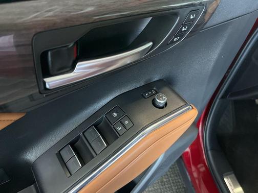 Red 2023 Toyota Highlander L