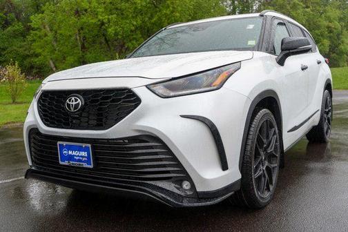 Pearl 2022 Toyota Highlander XSE