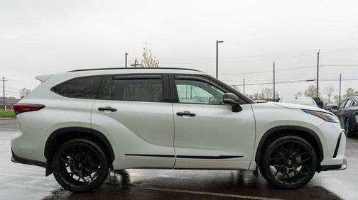 Pearl 2022 Toyota Highlander XSE
