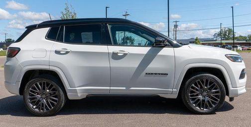 Bright White Clearcoat 2023 Jeep Compass Altitude