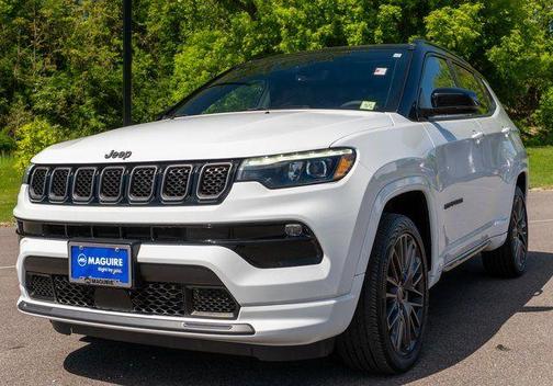 Bright White Clearcoat 2023 Jeep Compass Altitude
