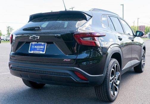Mosaic Black Metallic 2025 Chevrolet Trax 2RS
