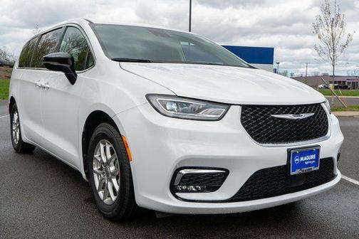 Bright White Clearcoat 2024 Chrysler Pacifica Touring-L