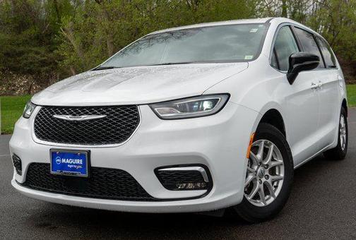 Bright White Clearcoat 2024 Chrysler Pacifica Touring-L