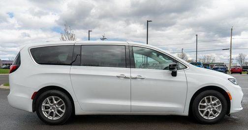 Bright White Clearcoat 2024 Chrysler Pacifica Touring-L