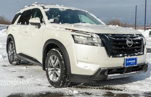 2024 Nissan Pathfinder SL