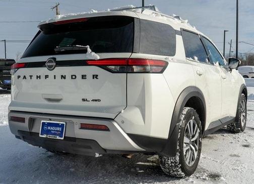2024 Nissan Pathfinder SL