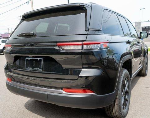 Diamond Black 2026 Jeep Grand Cherokee Laredo