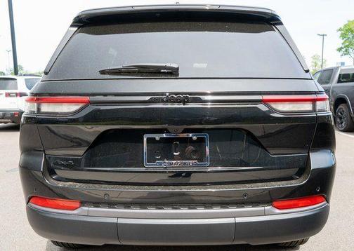 Diamond Black 2026 Jeep Grand Cherokee Laredo
