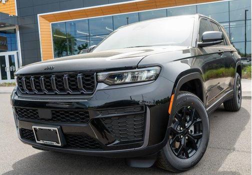 Diamond Black 2026 Jeep Grand Cherokee Laredo