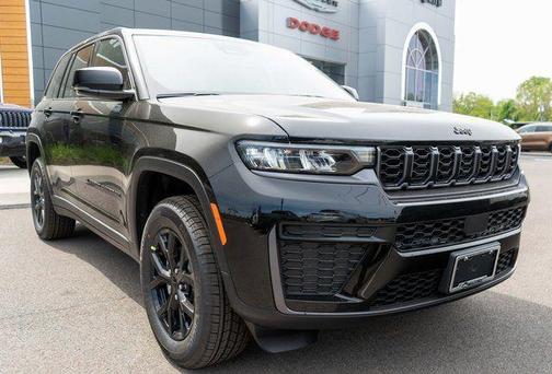 Diamond Black 2026 Jeep Grand Cherokee Laredo