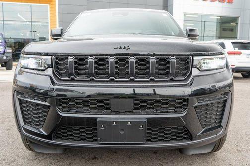 Diamond Black 2026 Jeep Grand Cherokee Laredo