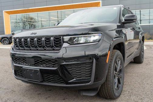 Diamond Black 2026 Jeep Grand Cherokee Laredo