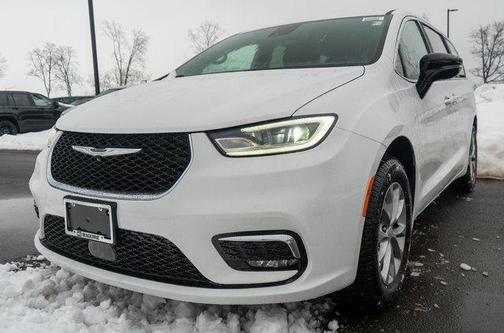 Bright White Clearcoat 2026 Chrysler Pacifica Select