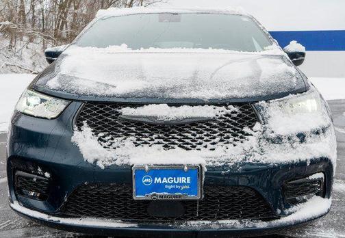 2023 Chrysler Pacifica Touring-L