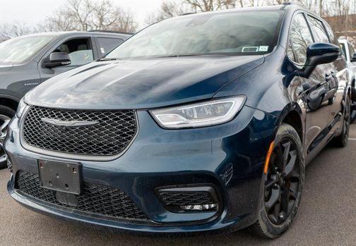 2023 Chrysler Pacifica Touring-L