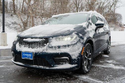 2023 Chrysler Pacifica Touring-L