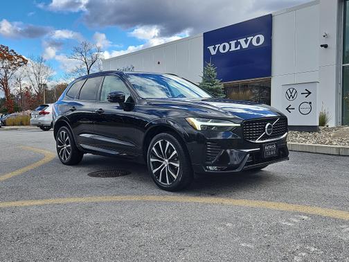 2024 Volvo XC60 Plus Dark Theme