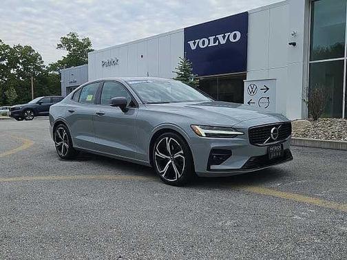 Vapour Grey 2024 Volvo S60 Plus